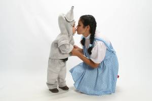 Wizard of Oz Costumes. Tinman kisses